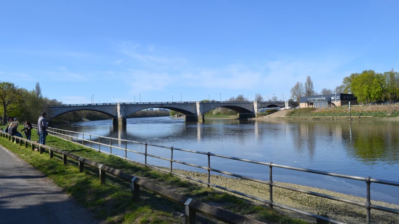 Chiswick Bridge